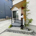 神戸市・ご家族の集う広いガレージがあるシンプル外構